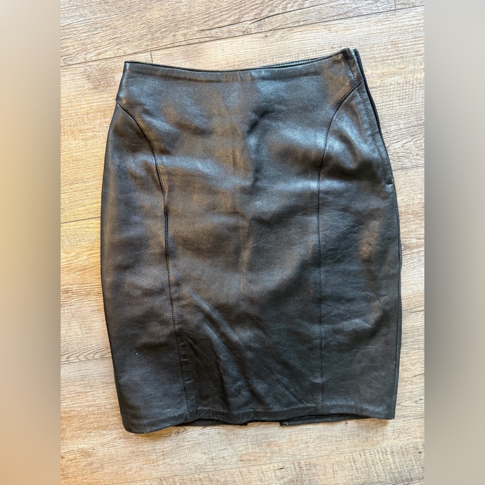 Cedars Black Leather Skirt size 6 100% leather